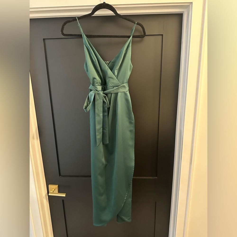 Lulu's Green Sleeveless V-Neck Midi Dress